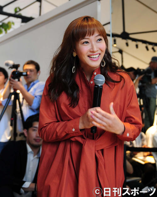 暖房機器メーカー「コロナ」の新商品発表会に参加した藤本美貴（撮影・松本久）
