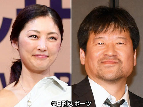 常盤貴子（左）と佐藤二朗