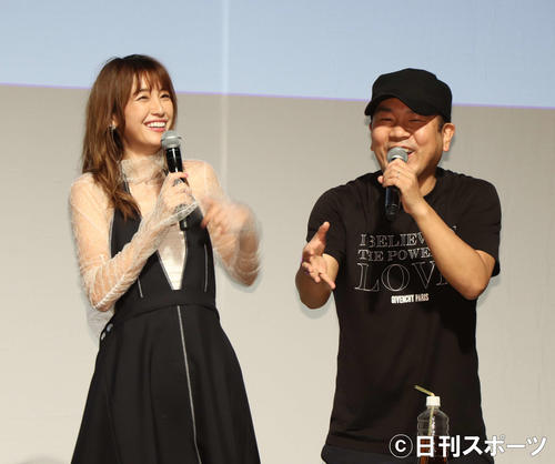 木下優樹菜（左）と夫のFUJIWARA藤本敏史（2018年6月2日撮影）