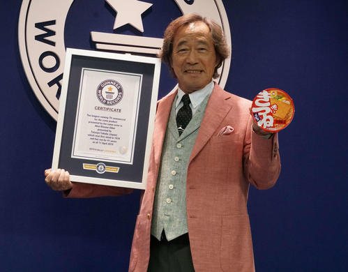 「東洋水産『マルちゃん　赤いきつねうどん』TV　CMギネス世界記録公式認定証授与式」に出席した武田鉄矢（撮影・遠藤尚子）