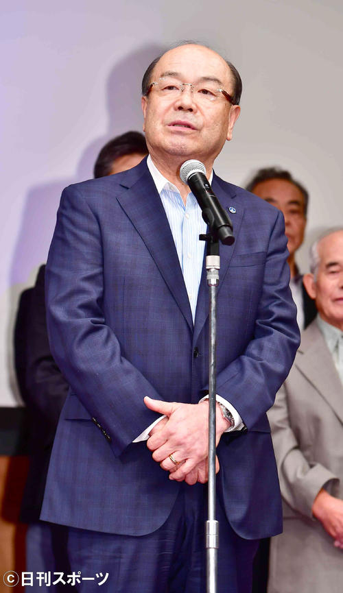 放送サービス高度化推進協会（AーPAB）の記者発表会に臨む全国電機商業組合連合会の峯田会長（撮影・小沢裕）