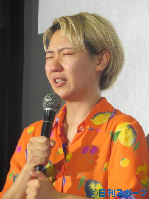 サプライズでの母からの手紙に号泣するふくだももこ監督