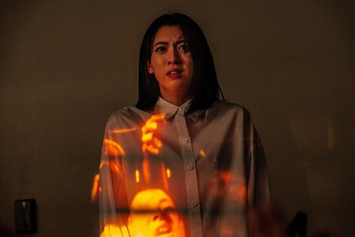 来年2月公開の映画「犬鳴村」で主演することが分かった三吉彩花の初公開劇中写真