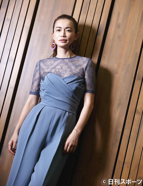 長谷川京子さんの自然と醸し出す妖艶な雰囲気がとても魅力的でした（撮影・河田真司）