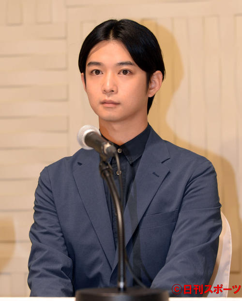 主演するドラマ「小さな神たちの祈り」の制作発表会見に出席する千葉雄大