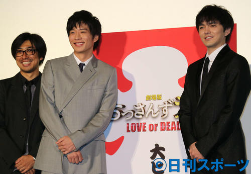 「劇場版おっさんずラブ　～LOVE　or　DEAD～」のヒット記念舞台あいさつに出席した、左から瑠東東一郎監督、田中圭、林遣都（撮影・小林千穂）