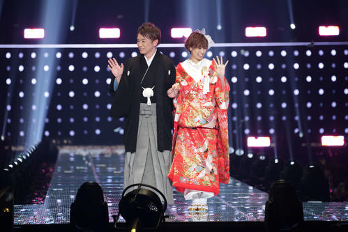 和装の結婚衣装でランウエーを歩いた浜口優（左）と南明奈夫妻（C）マイナビ　presents　TGC　2019　A／W