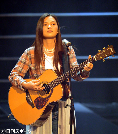 yuiが札幌で路上ライブ「久しぶりすぎて緊張」 - 音楽 : 日刊スポーツ