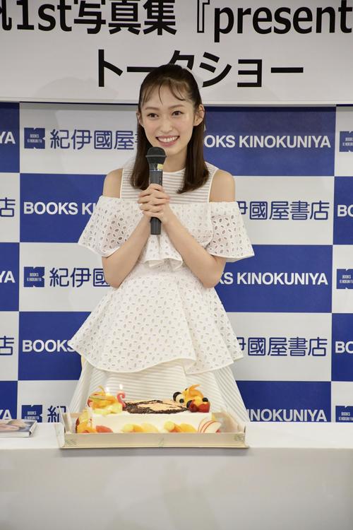 17日に都内で写真集の発売記念イベントを行った山口真帆