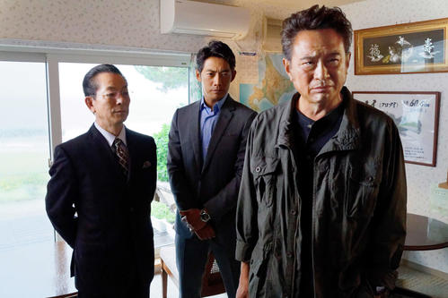 テレビ朝日系ドラマ「相棒　season18」に出演する、左から水谷豊、反町隆史、ゲストの船越英一郎