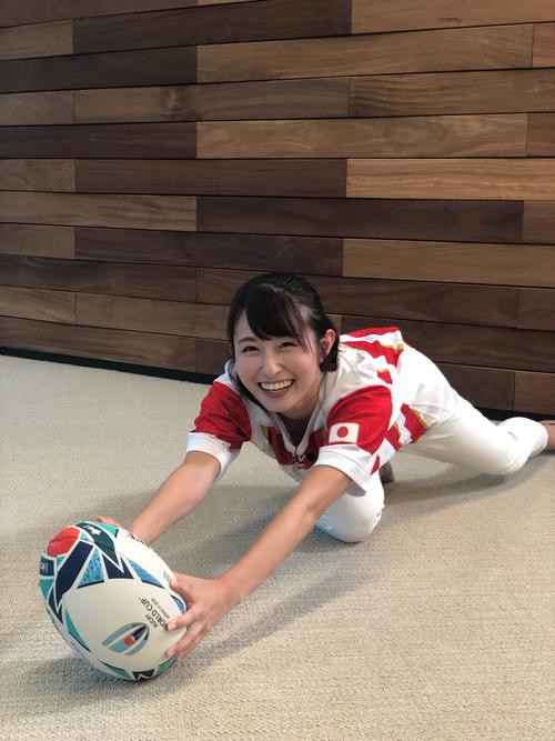 ラグビーW杯2019日本大会で読売テレビの応援サポーターに就いた佐藤佳奈アナウンサー