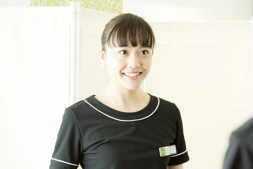 セラピストを目指す一ノ瀬里奈役で映画初主演する松井愛莉