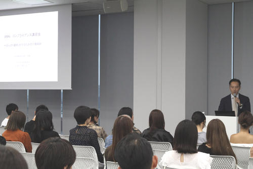 エイベックス・マネジメントが行ったコンプライアンス講習会には2日間で約400人が参加した