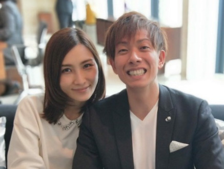 はあちゅうさん（左）としみけん