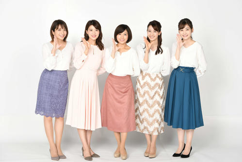 日本テレビ系「Oha！4　NEWS　LIVE」メインキャスターを務める5人。左から笹崎里菜、郡司恭子、市来玲奈、後呂有紗、岩田絵里奈の各アナウンサー