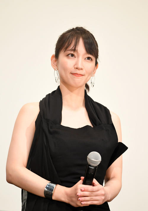 「見えない目撃者」初日舞台あいさつに登場した吉岡里帆（撮影・横山健太）
