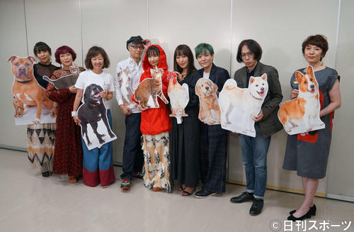 「いぬねこなかまフェス2019」の出演者一同。左からakiko、椿鬼奴、浅田美代子、大槻ケンヂ、大塚愛、坂本美雨、鈴木杏、町田康氏、友森玲子氏（撮影・遠藤尚子）