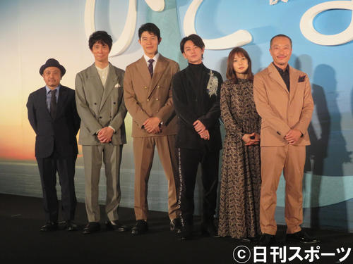 映画「ひとよ」ジャパンプレミアに出席した、左から白石和弥監督、佐々木蔵之介、鈴木亮平、佐藤健、松岡茉優、音尾琢磨