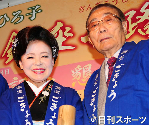 松前ひろ子（左）と中村典正さん（2015年2月18日撮影）