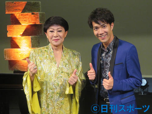 「中沢卓也コンサート2019～令和の幕開け、新たな世界を切り開く～」を行った中沢卓也（右）とスペシャルゲストで出演した美川憲一