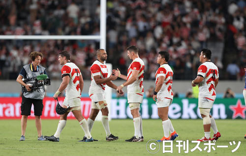 ロシアに勝利し、喜びを分かち合う日本代表（2019年9月20日撮影）