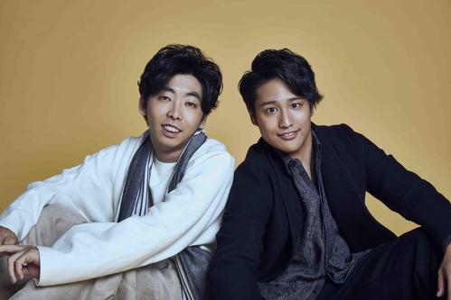 舞台「泣くロミオと怒(いか)るジュリエット」に主演する桐山照史（右）と柄本時生