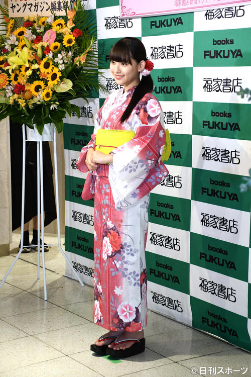 3冊目の写真集「Re：Birth」発売記念イベントに浴衣姿で出席した浅川梨奈（撮影・大友陽平）