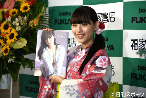3冊目の写真集「Re：Birth」発売記念イベントに浴衣姿で出席した浅川梨奈（撮影・大友陽平）