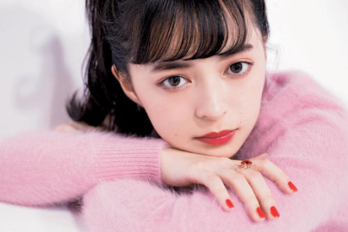 女性ファッション誌「bis」のレギュラーモデルに起用されたアンジュルム上国料萌衣