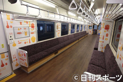 信楽高原鉄道スカーレットラッピング列車の車内