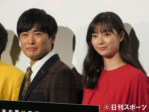 映画「ジョーカー」の公開直前イベントに登壇した劇団ひとり（左）と新川優愛