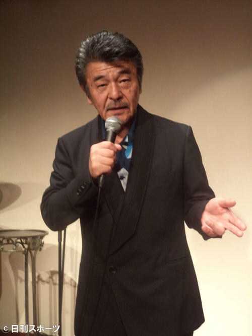 新曲を披露する原大輔（撮影・笹森文彦）