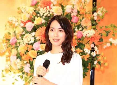 NHK連続テレビ小説「スカーレット」のヒロイン役が決まり会見を行う戸田恵梨香（撮影・江口和貴）