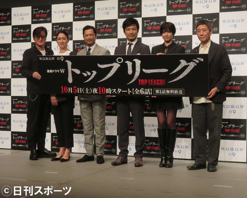 左から陣内孝則、小雪、池内博之、玉山鉄二、佐久間由衣、小林薫