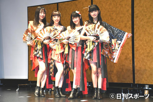 デビューライブを行った小野小町の、左から山川紗希、小西麗菜、坂中楓、福島彩菜（撮影・大友陽平）