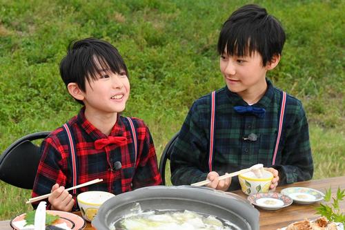 TBS系「サタデープラス」に、レギュラー出演が決まった伊藤翔真（右）篤志の「伊藤兄弟」