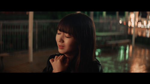 ＝LOVEの最新曲「ズルいよズルいね」のミュージックビデオで号泣する大谷映美里