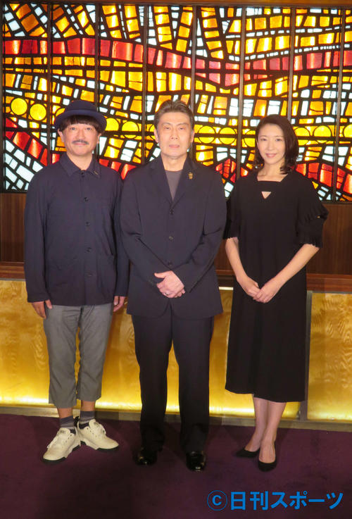 「ラ・マンチャの男」帝国劇場初日を迎え、取材に応じた松本白鸚（中央）。右は瀬奈じゅん、左は駒田一（撮影・大井義明）