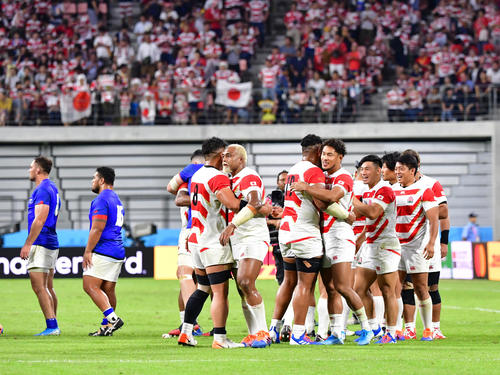 日本対サモア　サモアに勝利し喜ぶ日本の選手たち（撮影・清水貴仁）