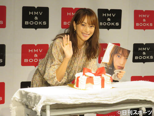 写真集の発売記念イベントを開催した蛯原友里
