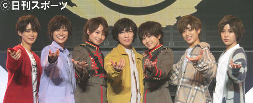 「風男塾」の、左から紅竜真咲、藤守怜生、香月大弥、瀬斗光黄、桜司爽太郎、愛刃健水、草歌部宙（19年2月11日撮影）