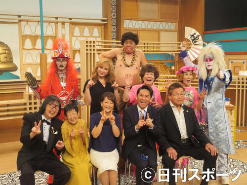 「BSフジ11時間テレビ2019　全国対抗脳トレ生合戦!!」の出演者たち。前列左から大木凡人、小桜京子、川野良子、岡田圭右、天龍源一郎、後列左からJAGUAR、マリアン、アダモステこと島崎俊郎、林家ぺー、林家パー子、氏神一番