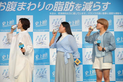 「キリン　カラダFREE」完成披露発表会に登壇した、左から木村佳乃、ガンバレルーヤよしこ、まひる