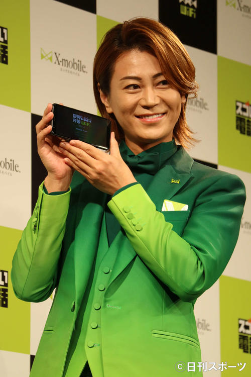 X－mobileの新CM発表会に出席した氷川きよし