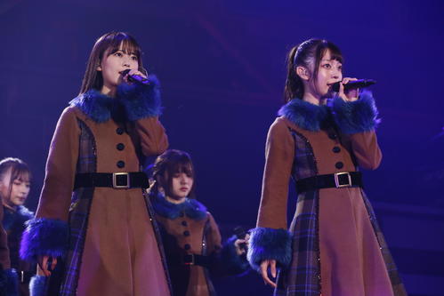乃木坂46の「アンダーライブ2019」でセンターを務めた岩本蓮加（左）。右は阪口珠美