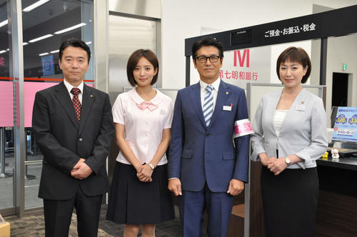 テレビ朝日系ドラマスペシャル「庶務行員　多加賀主水」に出演する、左から尾身としのり、夏菜、高橋克典、高島礼子