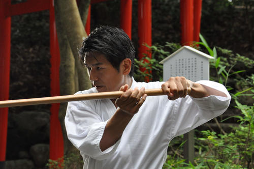 高橋克典は殺陣を披露