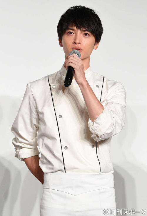ドラマ「グランメゾン東京」制作発表会見でトークする玉森（撮影・滝沢徹郎）