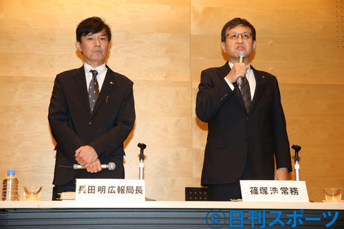会見に臨んだテレビ朝日の篠塚浩常務（右）と長田明広報部長（撮影・河野匠）