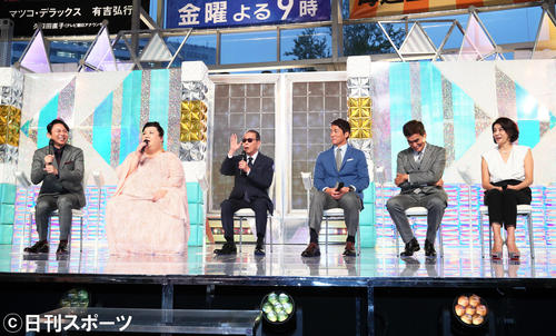 3番組合同会見で絶妙なトークを披露する、左から有吉弘行、マツコ・デラックス、タモリ、石原良純、長嶋一茂、サバンナ高橋茂雄、高嶋ちさ子（撮影・足立雅史）